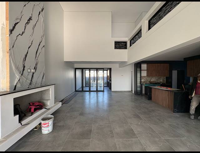 5 BEDROOM HOUSE FOR SALE IN SANDOWN